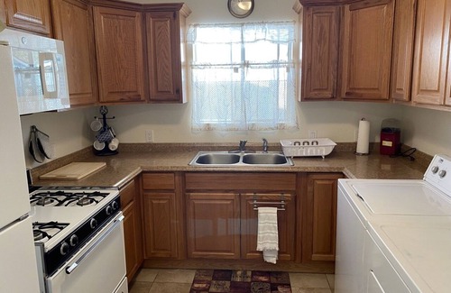 Wofford Heights Cabaña | Lake Isabella cabin has captivating views of the lake and mountains.