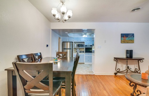 Lake Jackson Casa | Lake Jackson Home w/ Yard, 14 Mi to Beaches!
