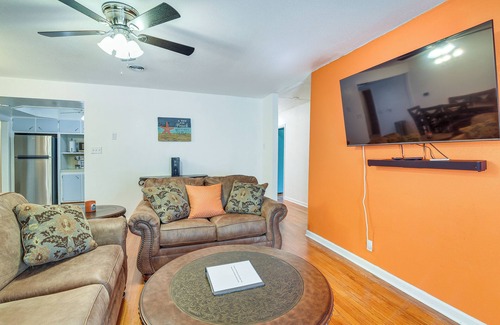 Lake Jackson Casa | Lake Jackson Home w/ Yard, 14 Mi to Beaches!