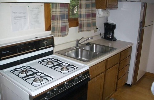 Stoughton Cabaña | Lago Kegonsa 1BR Cottage 15 Min. a Madison, capacidad para 3, Kayak
