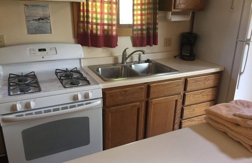 Stoughton Cabaña | Lago Kegonsa 1BR Cottage 15 Min. a Madison, capacidad para 3, Kayak