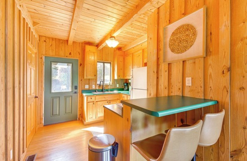 Six Mile Cabaña | Lake Keowee Access: Idyllic Six Mile Cabin!