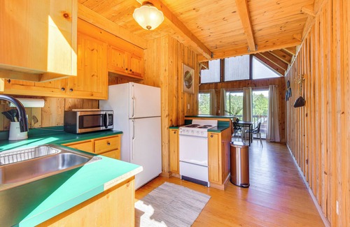 Six Mile Cabaña | Lake Keowee Access: Idyllic Six Mile Cabin!