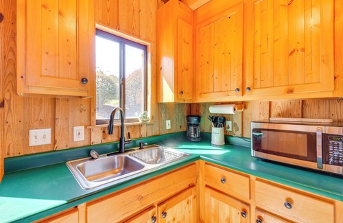 Six Mile Cabaña | Lake Keowee Access: Idyllic Six Mile Cabin!