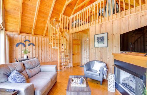 Six Mile Casa | Lake Keowee Access Idyllic Six Mile Cabin!