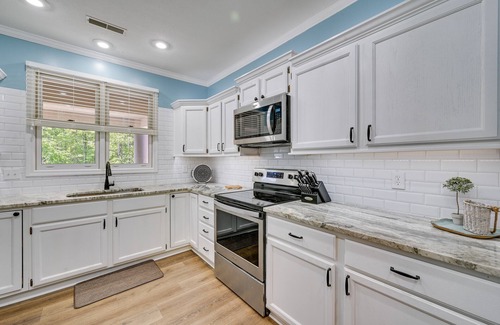 Salem Condominio | Lake Keowee Condo: Resort Pools & Lake Access!