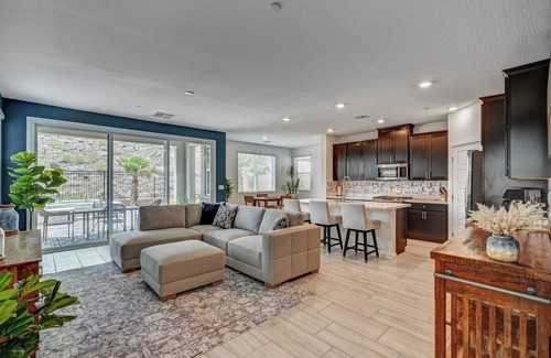 Lake Las Vegas Casa | Lake Las Vegas - 3bd + 3bath + Loft, Private Jacuzzi, Views and CLUB ACCESS!