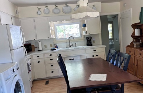 Lake Leelanau Casa | Lake Leelanau Cape Cod -Family Friendly-Wine Country -Pet friendly-