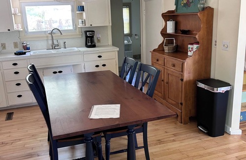 Lake Leelanau Casa | Lake Leelanau Cape Cod -Family Friendly-Wine Country -Pet friendly-