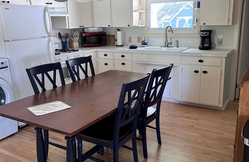 Lake Leelanau Casa | Lake Leelanau Cape Cod -Family Friendly-Wine Country -Pet friendly-