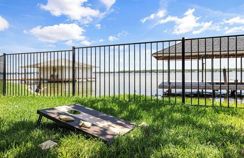 Granbury Casa | Lake Life Beautiful Home for the Fam! Pets!