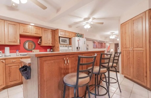 Michigan City Casa | Lake Life Escape. 5 Minutes to the beach, zoo, & casino