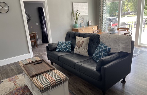 Clear Lake Casa | Lake Life! Walk to The Surf, Lake, Downtown, drinks and dining