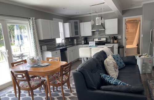Clear Lake Casa | Lake Life! Walk to The Surf, Lake, Downtown, drinks and dining