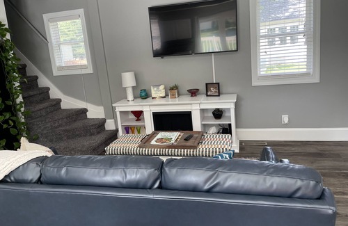 Clear Lake Casa | Lake Life! Walk to The Surf, Lake, Downtown, drinks and dining