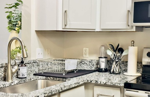 Wayne Apartamento | Lake Living near the Indianapolis Speedway