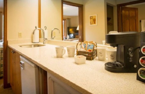 Lake Louise Cabina | Lake Louise 2-Bedroom Suite | Deck & Views