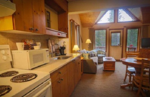 Lake Louise Cabina | Lake Louise Suite | Mountain Views & Fireplace