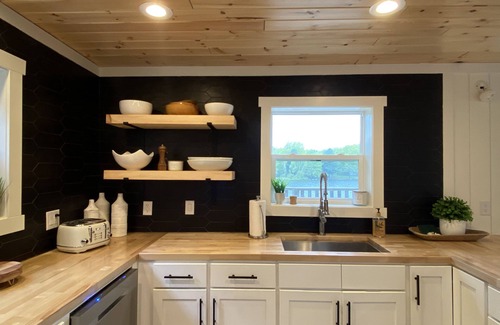 Evart Casa | Lake Lure Family Retreat