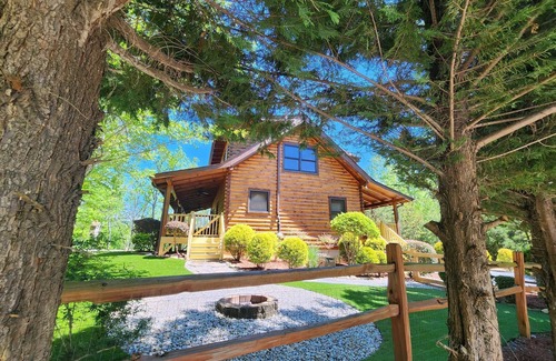 Lake Lure Cabina | ¡NUEVO!Cabaña de madera en las montañas! Vistas a la montaña / LAGO privado / PLAYA / RÍO / mascotas