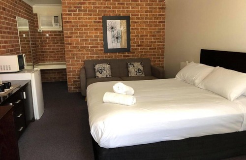 Marks Point Hotel | Lake Macquarie Motor Inn
