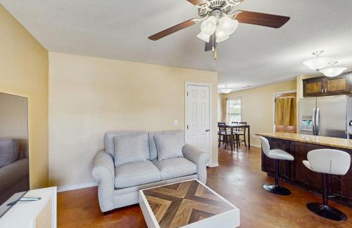 Kingsland Casa | Lake Memories Cottage & Llano River Getaway
