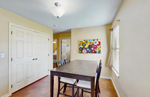 Kingsland Casa | Lake Memories Cottage & Llano River Getaway