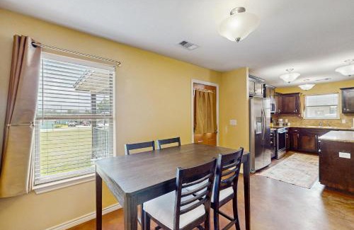 Kingsland Casa | Lake Memories Cottage & Llano River Getaway