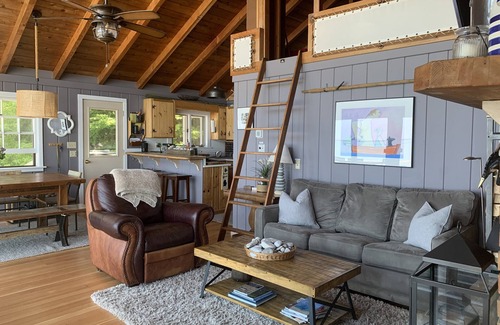 Lake Leelanau Casa | Lake MI Private Beach; fireplace, Sunsets. Close to Fishtown & Sleeping Bear