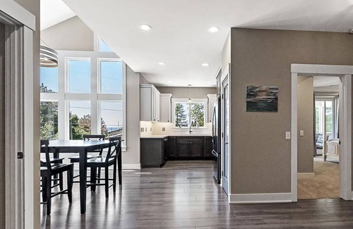 Shelby Casa | Lake Michigan Views and Big Beach Access!