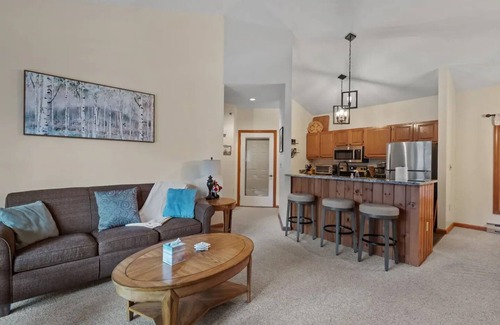 North Woodstock Condominio | ~Lake & Mountain Resort~ w/ Clubhouse, Pool, Hot Tub