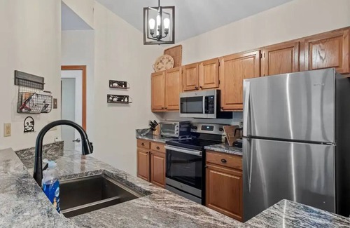 North Woodstock Condominio | ~Lake & Mountain Resort~ w/ Clubhouse, Pool, Hot Tub