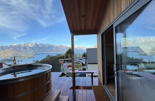 Fernhill Casa | Lake & Mountain Views with Spa & Home Cinema