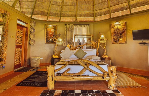 Kasese Cabina | Lake Munyanyange Caves Lodge
