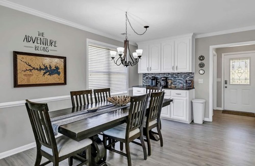 Chapin Casa | Lake Murray Group Getaway | Sleeps 14 | Kayaks