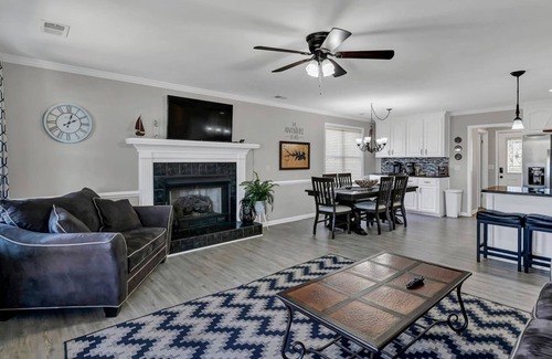 Chapin Casa | Lake Murray Group Getaway | Sleeps 14 | Kayaks