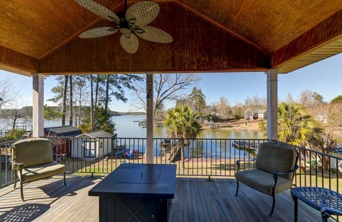 Chapin Casa | Lake Murray Group Getaway | Sleeps 14 | Kayaks