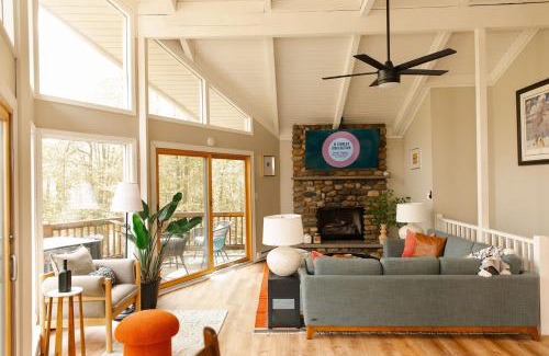 Pocono Pines Casa | Lake Naomi Chalet - 2hrs From Nyc
