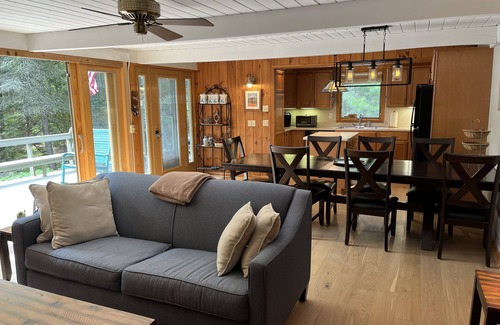 Pocono Pines Casa | Lake Naomi Lakefront House with Sand Beach