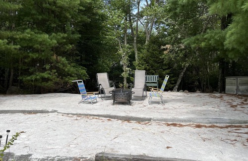 Pocono Pines Casa | Lake Naomi Lakefront House with Sand Beach