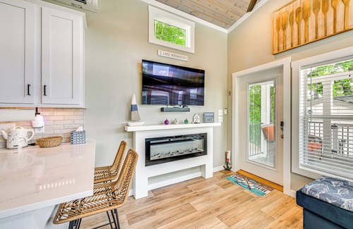 Sherrills Ford Cabina | Lake Norman Cabin w/ Pool Access & Deck
