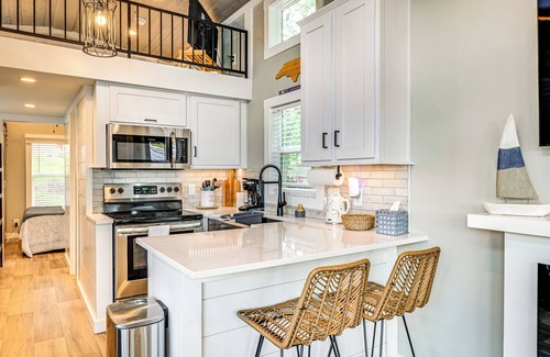 Sherrills Ford Cabina | Lake Norman Cabin w/ Pool Access & Deck