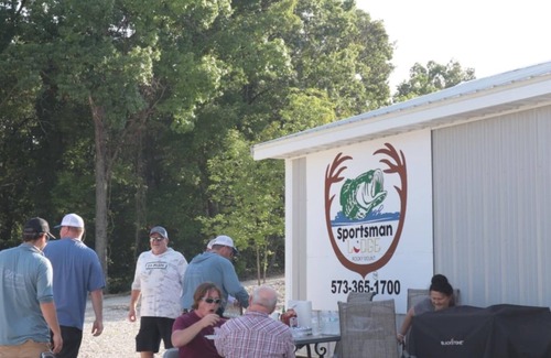 Rocky Mount Cabina | Lake of the Ozarks affordable getaway. Brand new cozy cabin