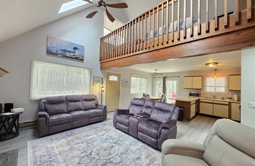 Lake Cabaña | Lake of the Pines Cottage - Hot tub!