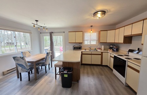 Lake Cabaña | Lake of the Pines Cottage - Hot tub!