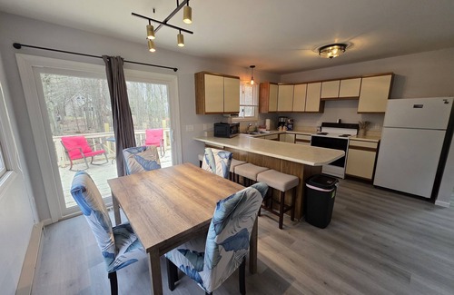 Lake Cabaña | Lake of the Pines Cottage - Hot tub!