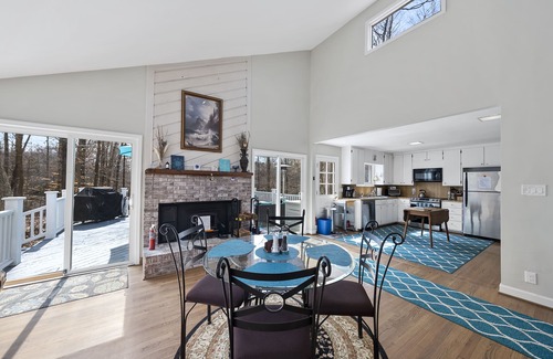 Hillsborough Cabaña | Lake Overlook Retreat - 5 acre nature preserve near the Eno River, UNC & Duke