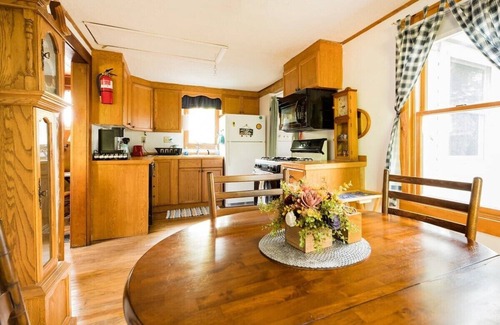 Coventry Lake Cabina | Lake - PetsOK - Wi-Fi - W&D - Fire Pit - Kayaks