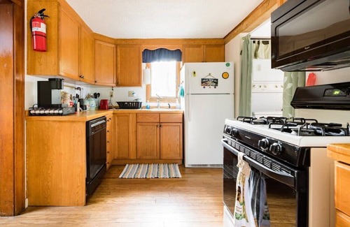 Coventry Lake Cabina | Lake - PetsOK - Wi-Fi - W&D - Fire Pit - Kayaks
