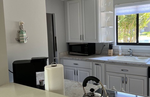 Pinehurst Condominio | Lake Pinehurst views just minutes away from dozens of golf courses!